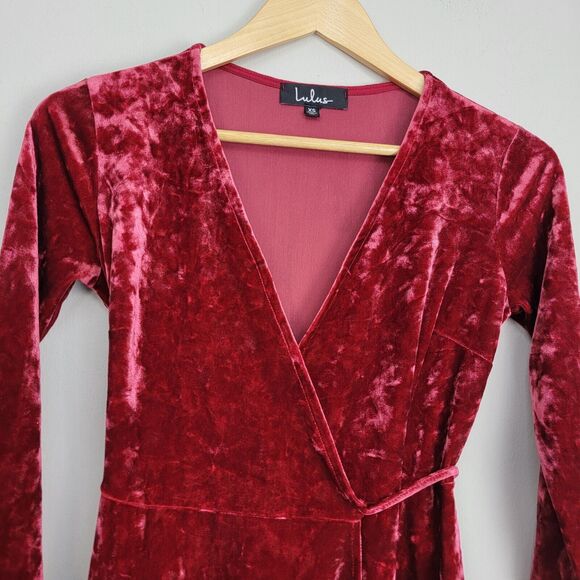 Lulu’s Shine Of Your Life Wine Red Crushed Velvet Wrap Dress 3/4 Sleeve size XS - Picture 3 of 12